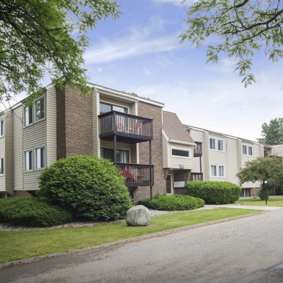 Carriage Hill East Apartments in East Lansing, MI Townhomes